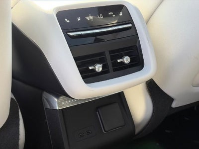 2024 Cadillac LYRIQ Luxury 3