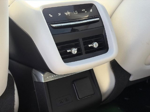 2024 Cadillac LYRIQ Luxury 3