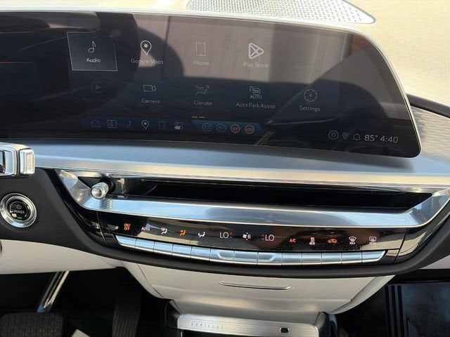 2024 Cadillac LYRIQ Luxury 3