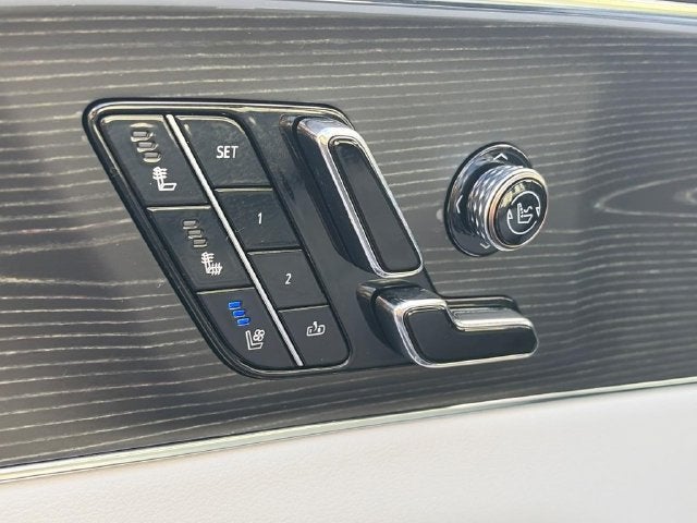 2024 Cadillac LYRIQ Luxury 3