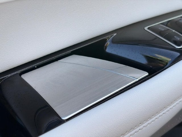 2024 Cadillac LYRIQ Luxury 3