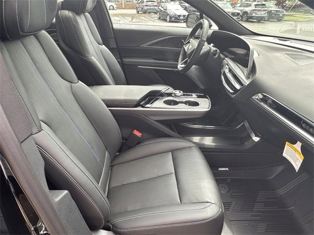 2025 Cadillac LYRIQ Luxury 3