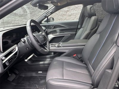 2025 Cadillac LYRIQ Luxury 3