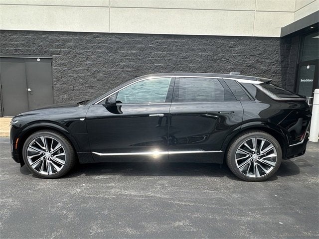 2025 Cadillac LYRIQ Luxury 3