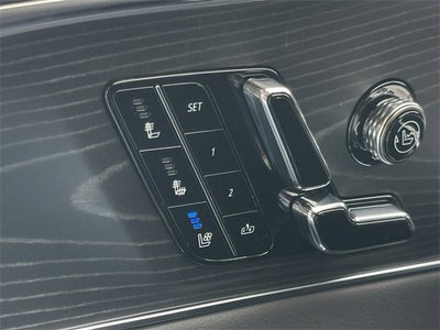 2025 Cadillac LYRIQ Luxury 3