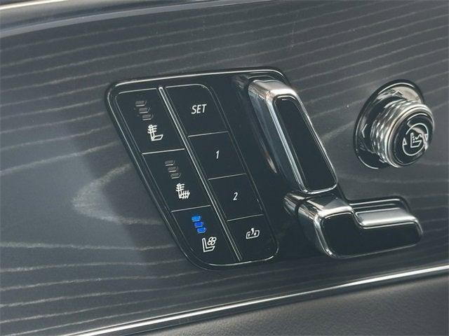 2025 Cadillac LYRIQ Luxury 3