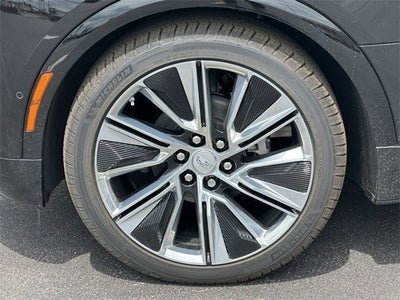 2025 Cadillac LYRIQ Luxury 3