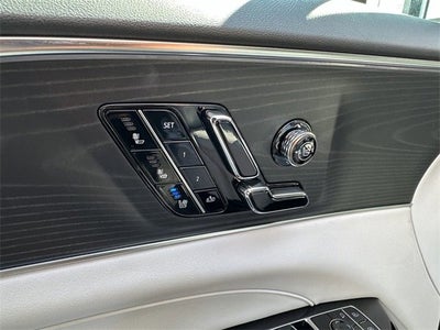 2025 Cadillac LYRIQ Luxury 3