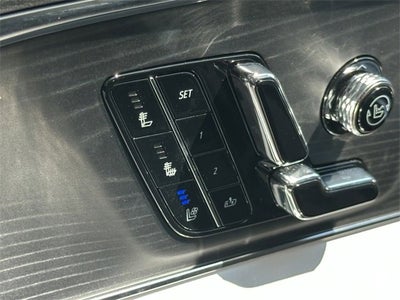 2025 Cadillac LYRIQ Luxury 3