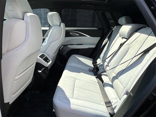 2025 Cadillac LYRIQ Luxury 3