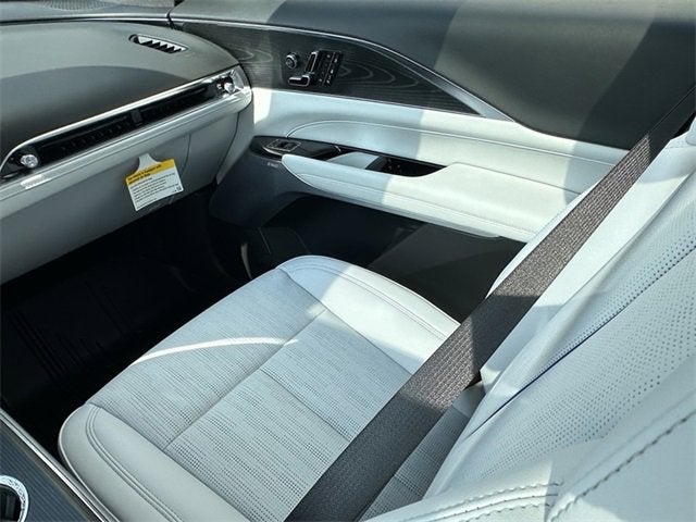 2025 Cadillac LYRIQ Luxury 3