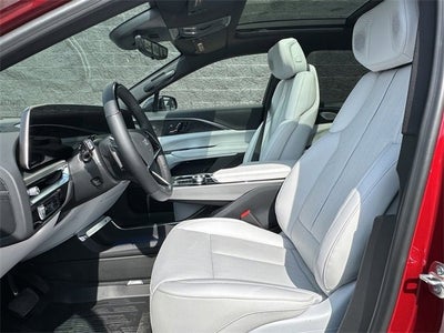 2025 Cadillac LYRIQ Luxury 3