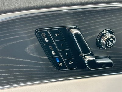 2025 Cadillac LYRIQ Luxury 3