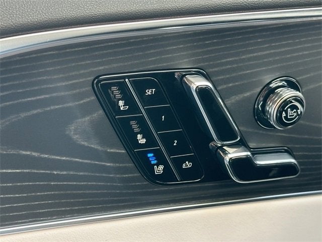 2025 Cadillac LYRIQ Luxury 3