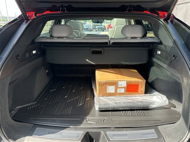 2025 Cadillac LYRIQ Luxury 3