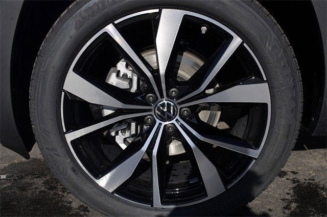 2025 Volkswagen Atlas Cross Sport 2.0T SEL Premium R-Line