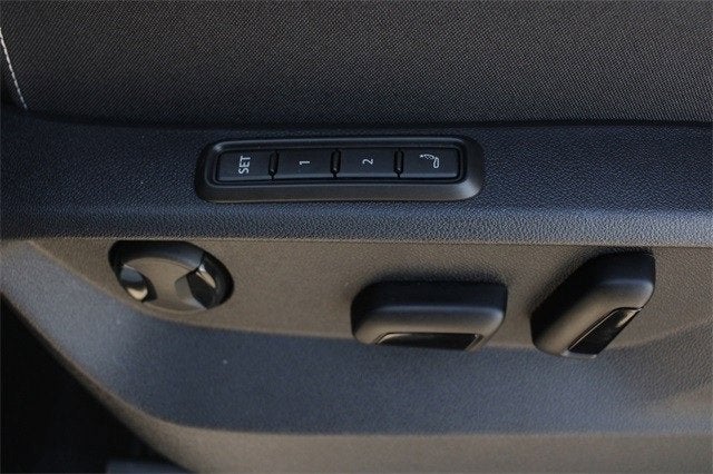 2025 Volkswagen Atlas Cross Sport 2.0T SEL Premium R-Line