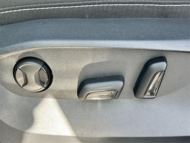 2025 Volkswagen Taos SEL