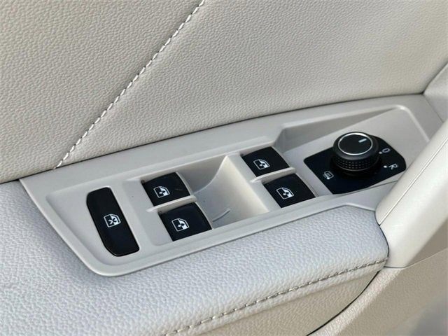 2025 Volkswagen Taos SEL