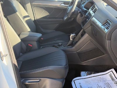 2023 Volkswagen Tiguan SE R-Line Black