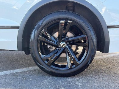 2023 Volkswagen Tiguan SE R-Line Black