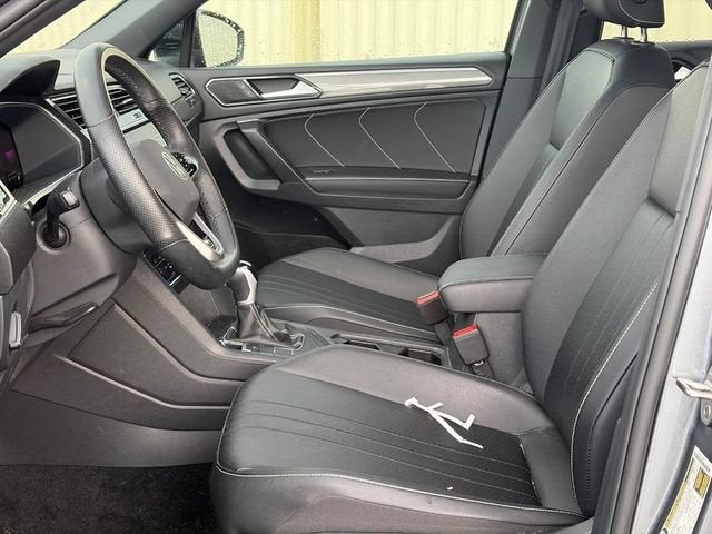 2023 Volkswagen Tiguan SE R-Line Black