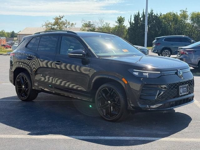2025 Volkswagen Tiguan SE R-Line Black