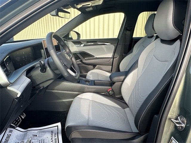 2025 Volkswagen Tiguan SE R-Line Black