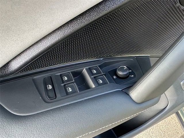 2025 Volkswagen Tiguan SE R-Line Black