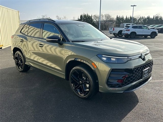 2025 Volkswagen Tiguan SE R-Line Black