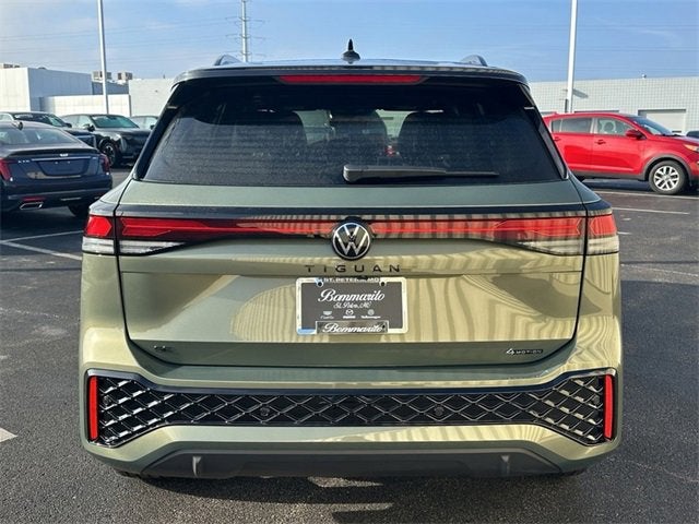 2025 Volkswagen Tiguan SE R-Line Black