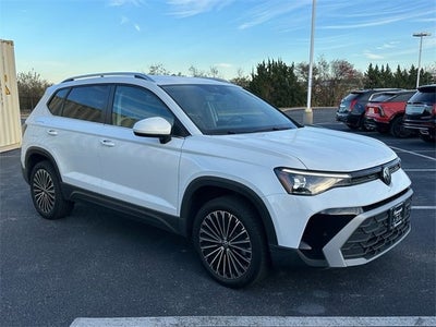 2025 Volkswagen Taos SE