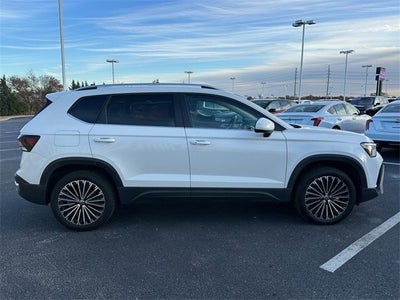 2025 Volkswagen Taos SE