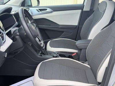 2025 Volkswagen Taos SE