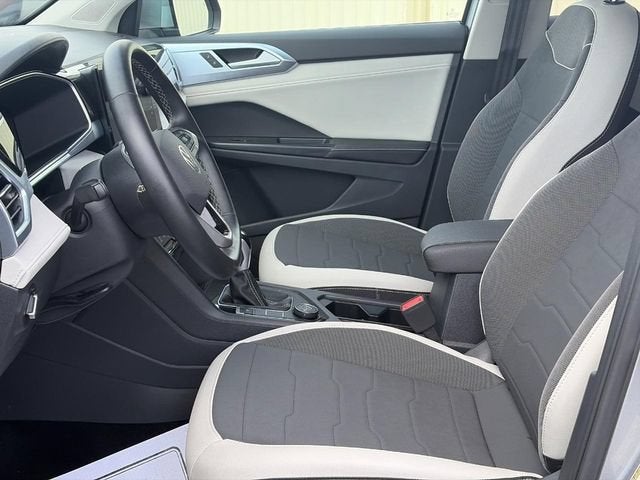 2025 Volkswagen Taos SE