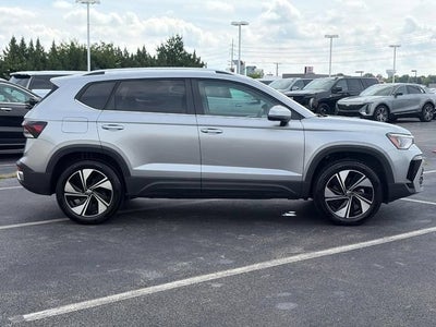 2025 Volkswagen Taos SE