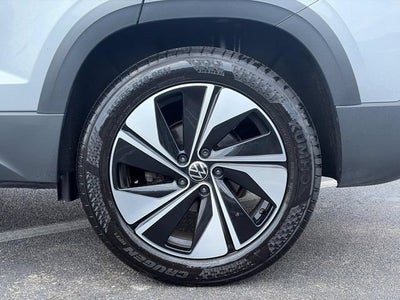 2025 Volkswagen Taos SE