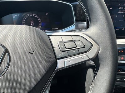 2025 Volkswagen Taos SE