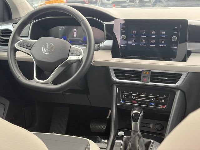 2025 Volkswagen Taos SE