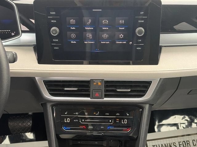 2025 Volkswagen Taos SE