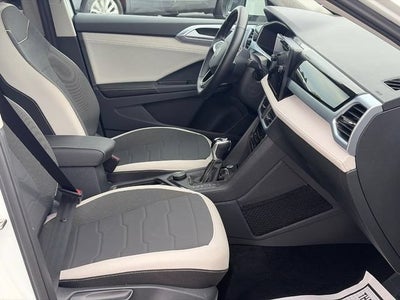 2025 Volkswagen Taos SE