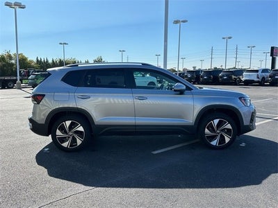 2025 Volkswagen Taos SE