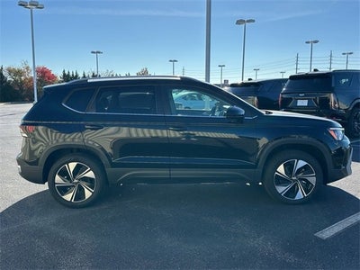 2025 Volkswagen Taos SE