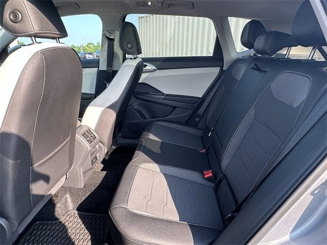 2025 Volkswagen Taos SE