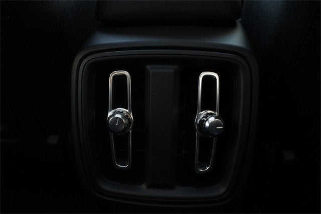 2021 Volvo XC40 Base