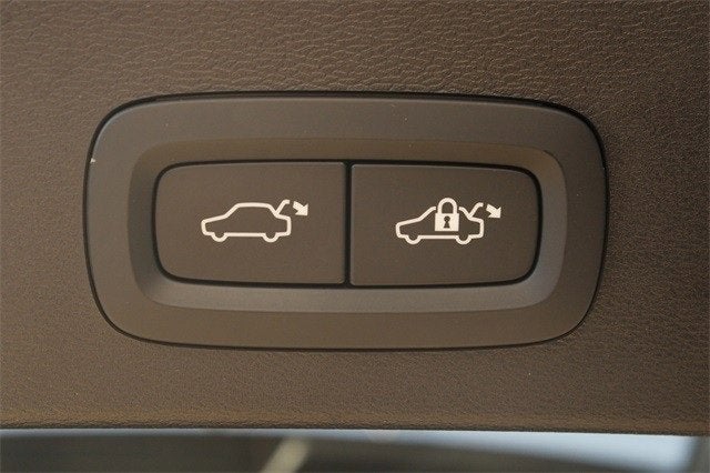 2021 Volvo XC40 Base