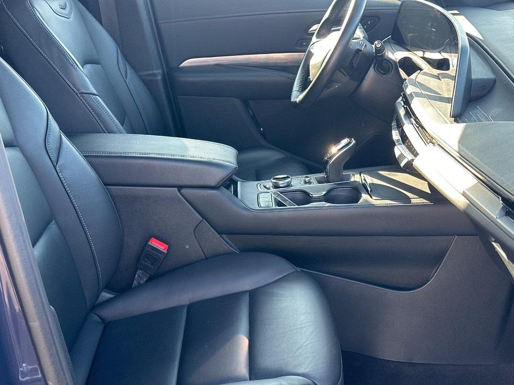 2025 Cadillac XT4 FWD 4dr Premium Luxury