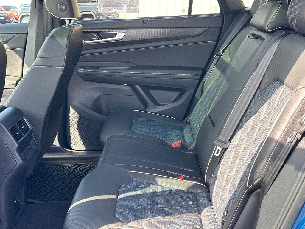 2025 Volkswagen Atlas Cross Sport 2.0T SEL Premium R-Line 4MOTION