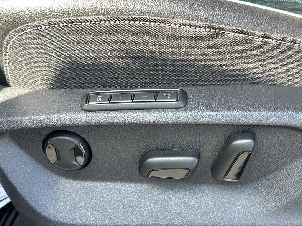 2025 Volkswagen Atlas Cross Sport 2.0T SEL Premium R-Line 4MOTION