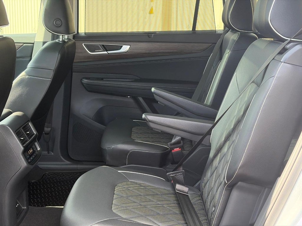 2024 Volkswagen Atlas 2.0T SEL Premium R-Line 4MOTION